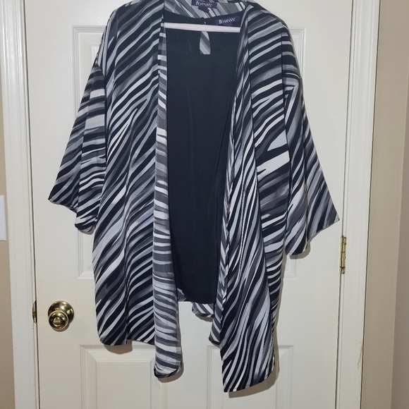 Three piece pantsuit. - Picture 2 of 4